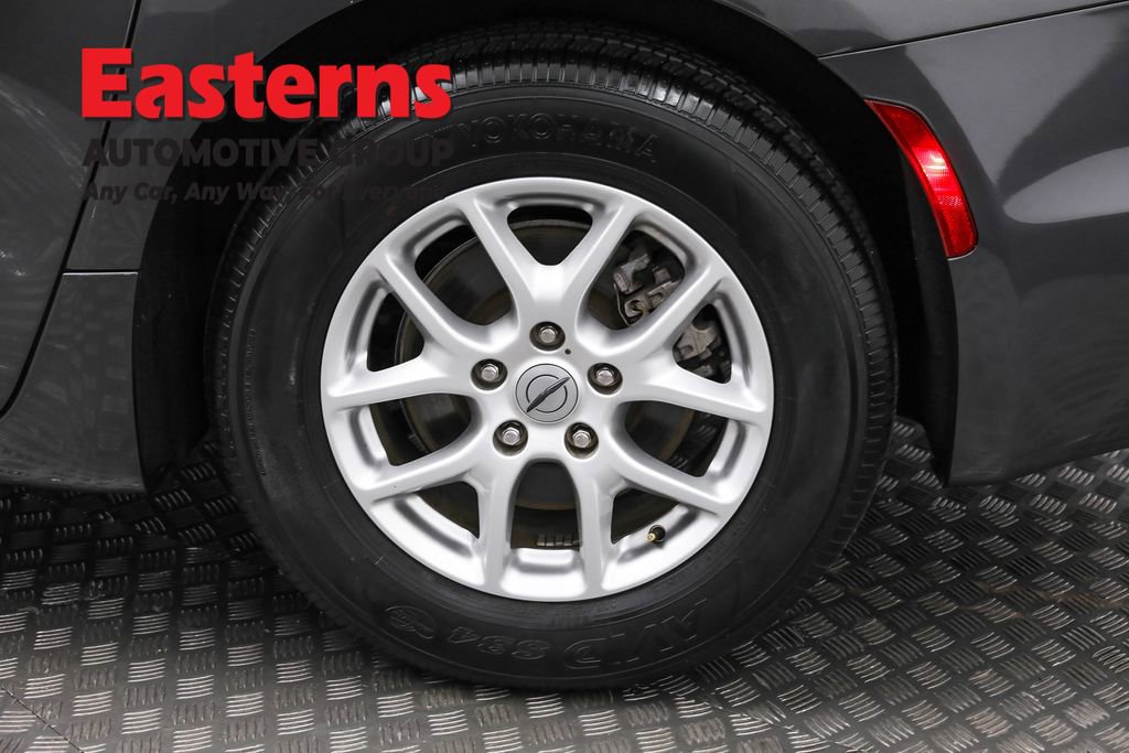 Used 2023 Chrysler Pacifica Touring-L FWD image 36