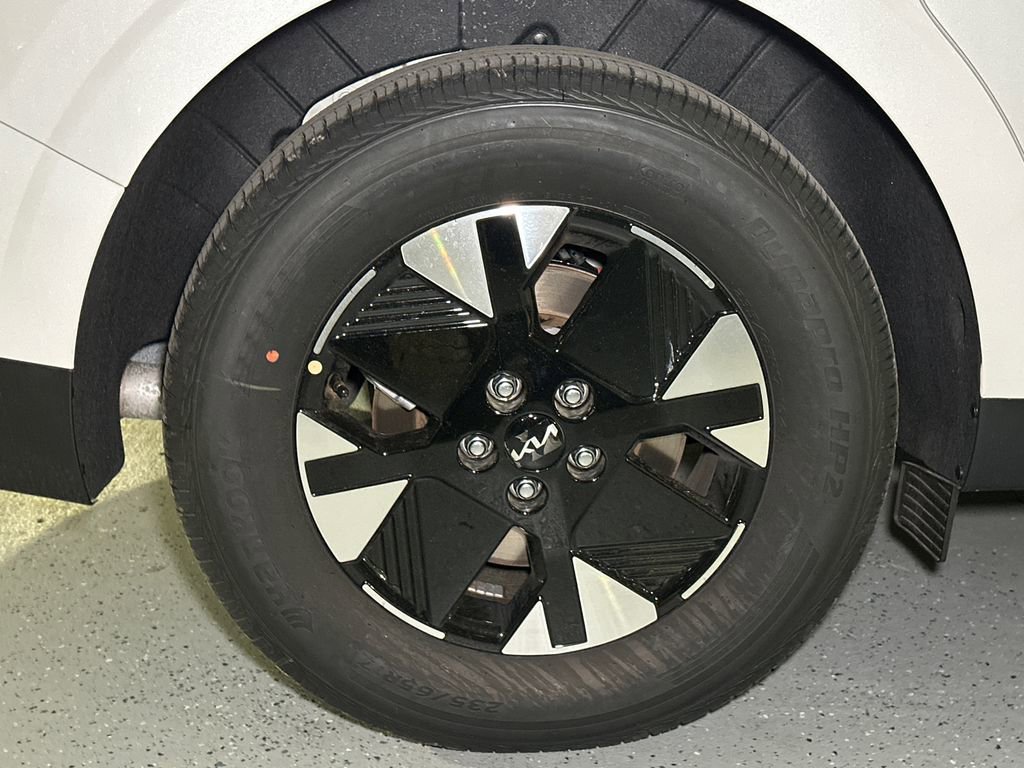 New 2026 Kia Carnival LXS FWD image 7