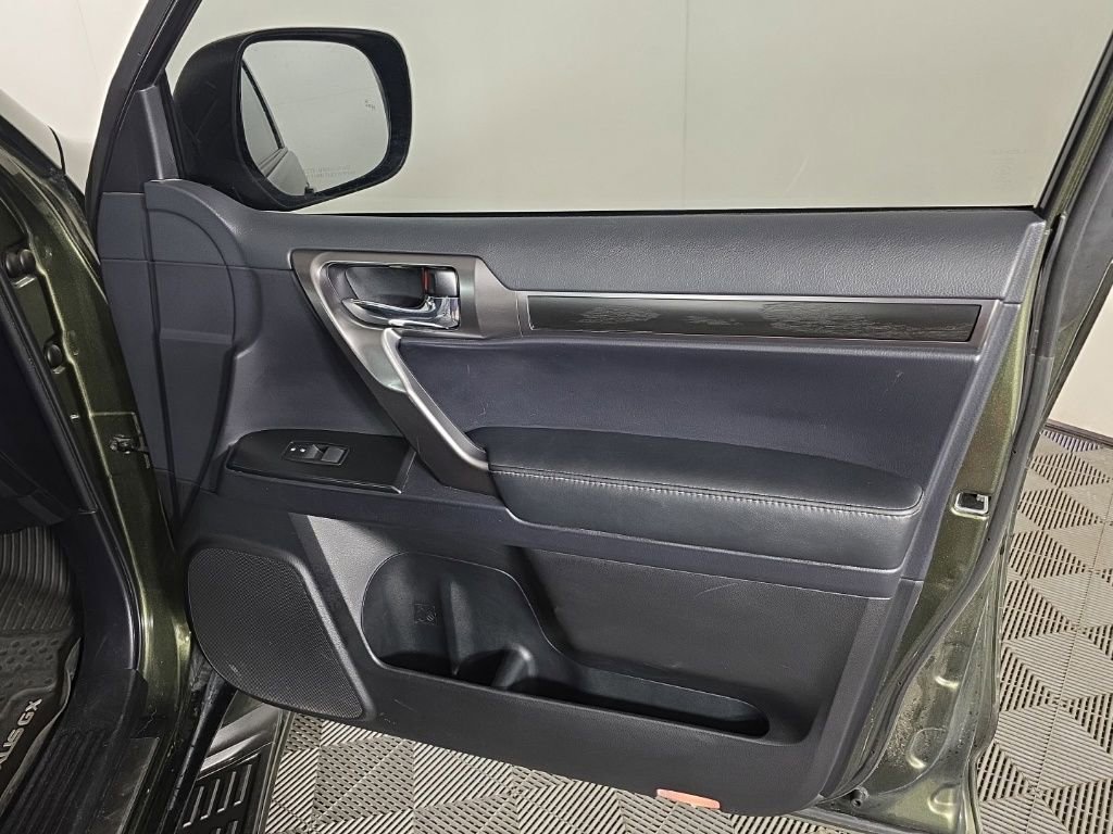 Used 2022 Lexus GX 460 w/ Black Line Special Edition AWD/4WD image 37