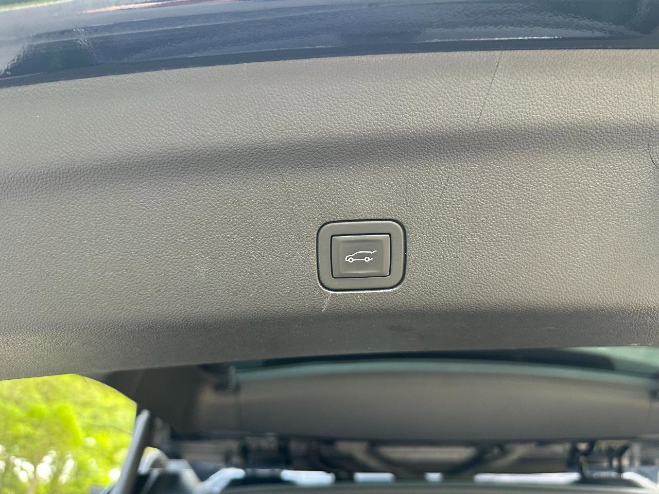 Used 2025 Chevrolet Tahoe Z71 w/ Comfort Package image 41