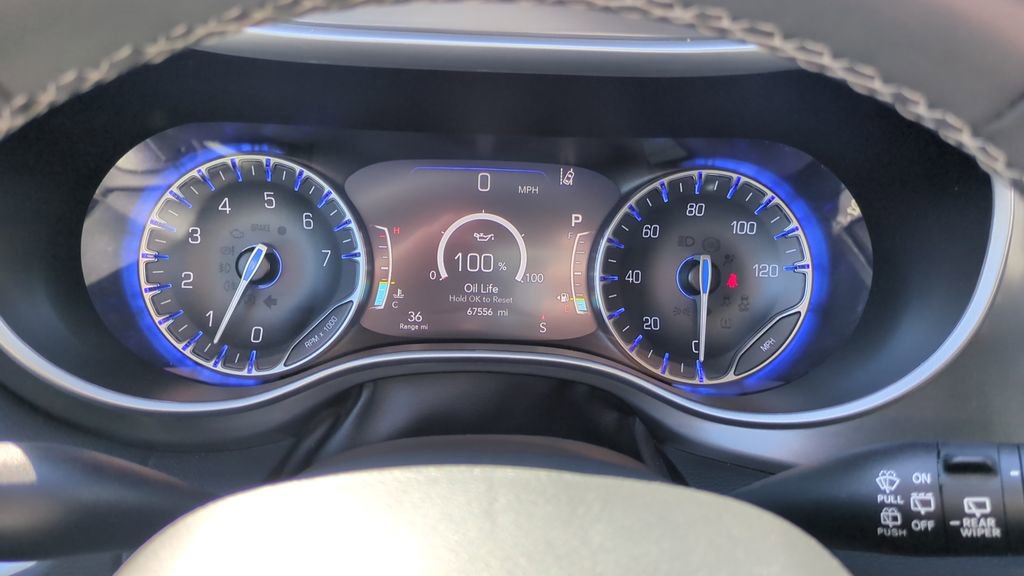 Used 2024 Chrysler Pacifica Touring-L image 19