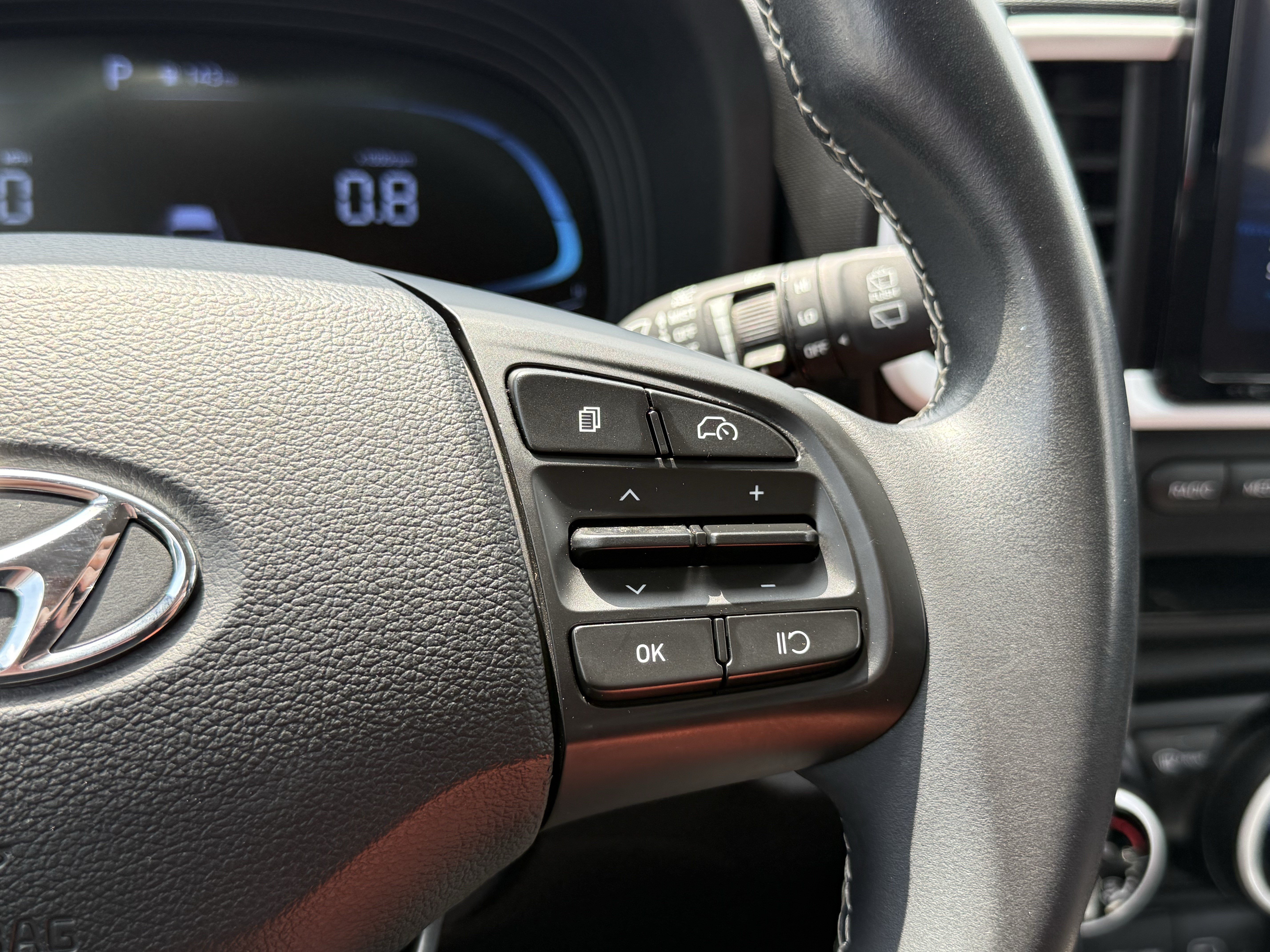 Used 2024 Hyundai Venue Limited FWD image 36