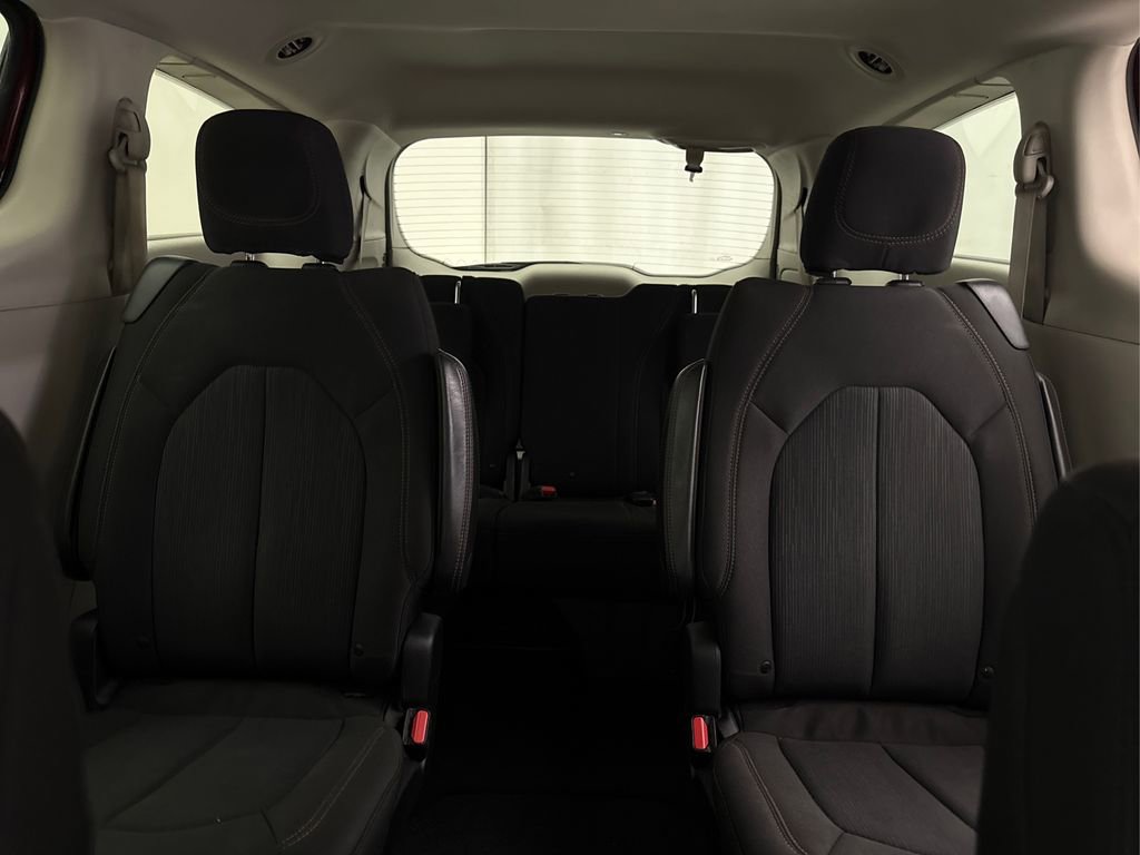 Used 2018 Chrysler Pacifica LX FWD image 34