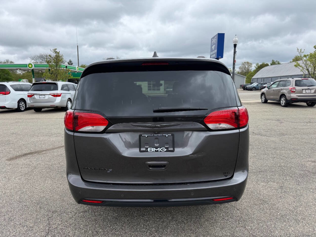 Used 2018 Chrysler Pacifica Touring-L Plus FWD image 4