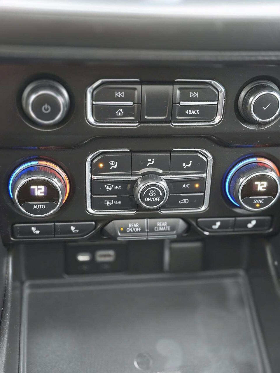 Used 2021 Chevrolet Tahoe Z71 w/ Z71 Signature Package image 5