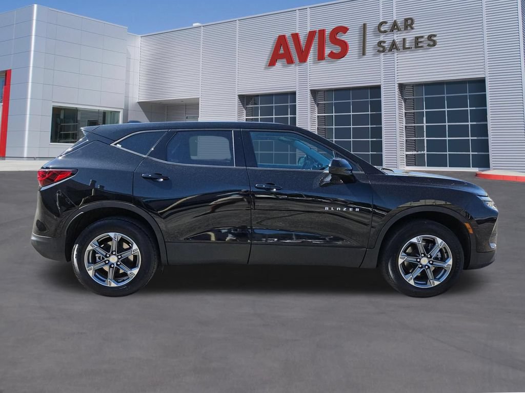 Used 2025 Chevrolet Blazer LT FWD image 5