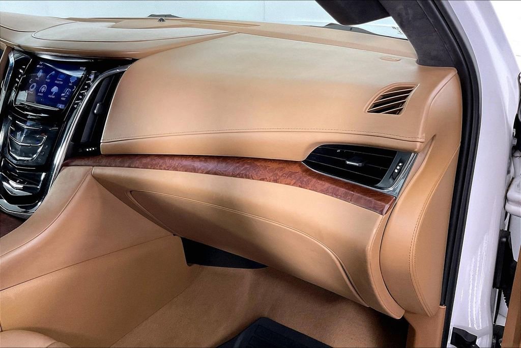 Used 2017 Cadillac Escalade Platinum image 22