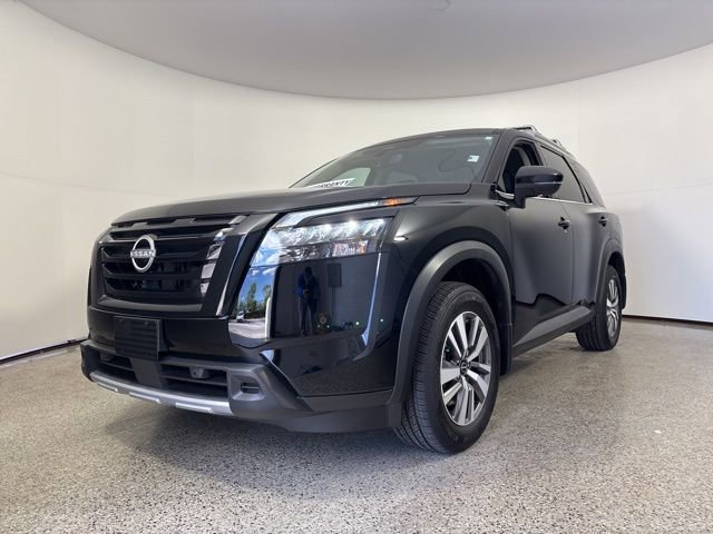 Used 2025 Nissan Pathfinder SL w/ Black Appearance Package image 15