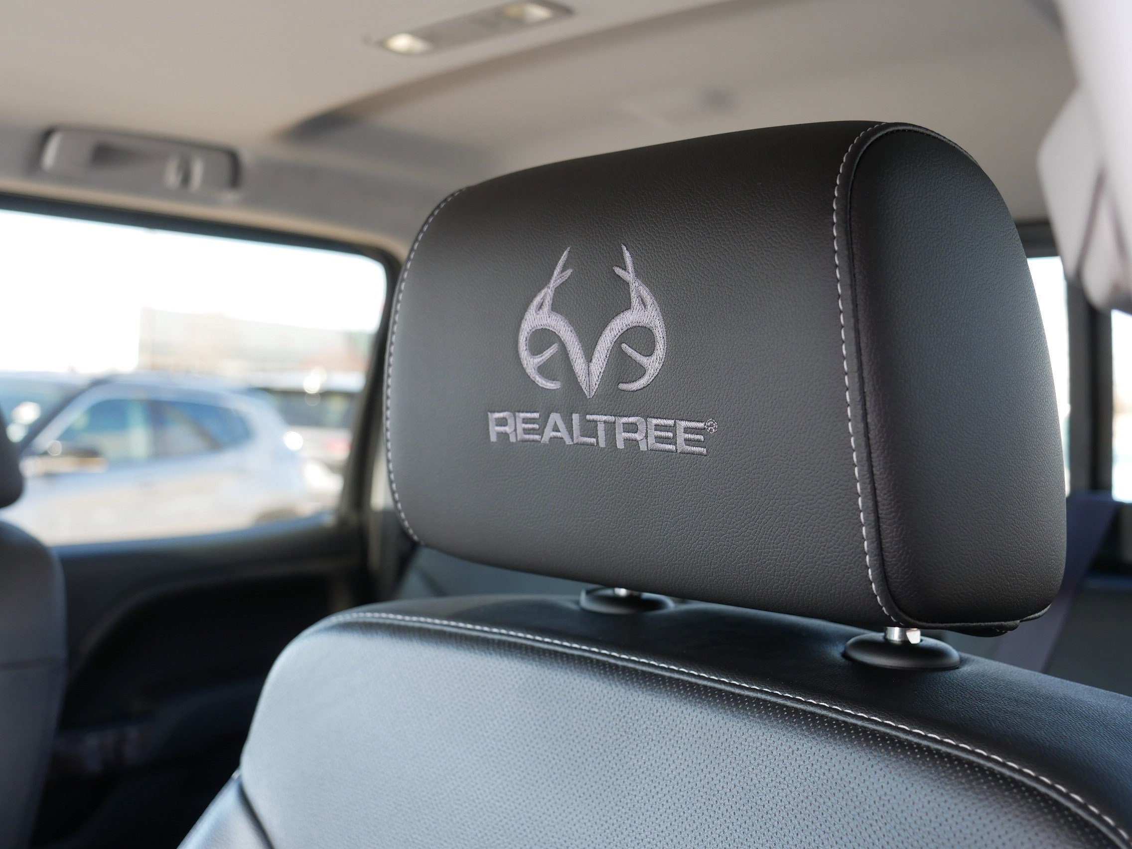 Used 2017 Chevrolet Silverado 1500 LTZ Z71 w/ Realtree Edition AWD/4WD image 35