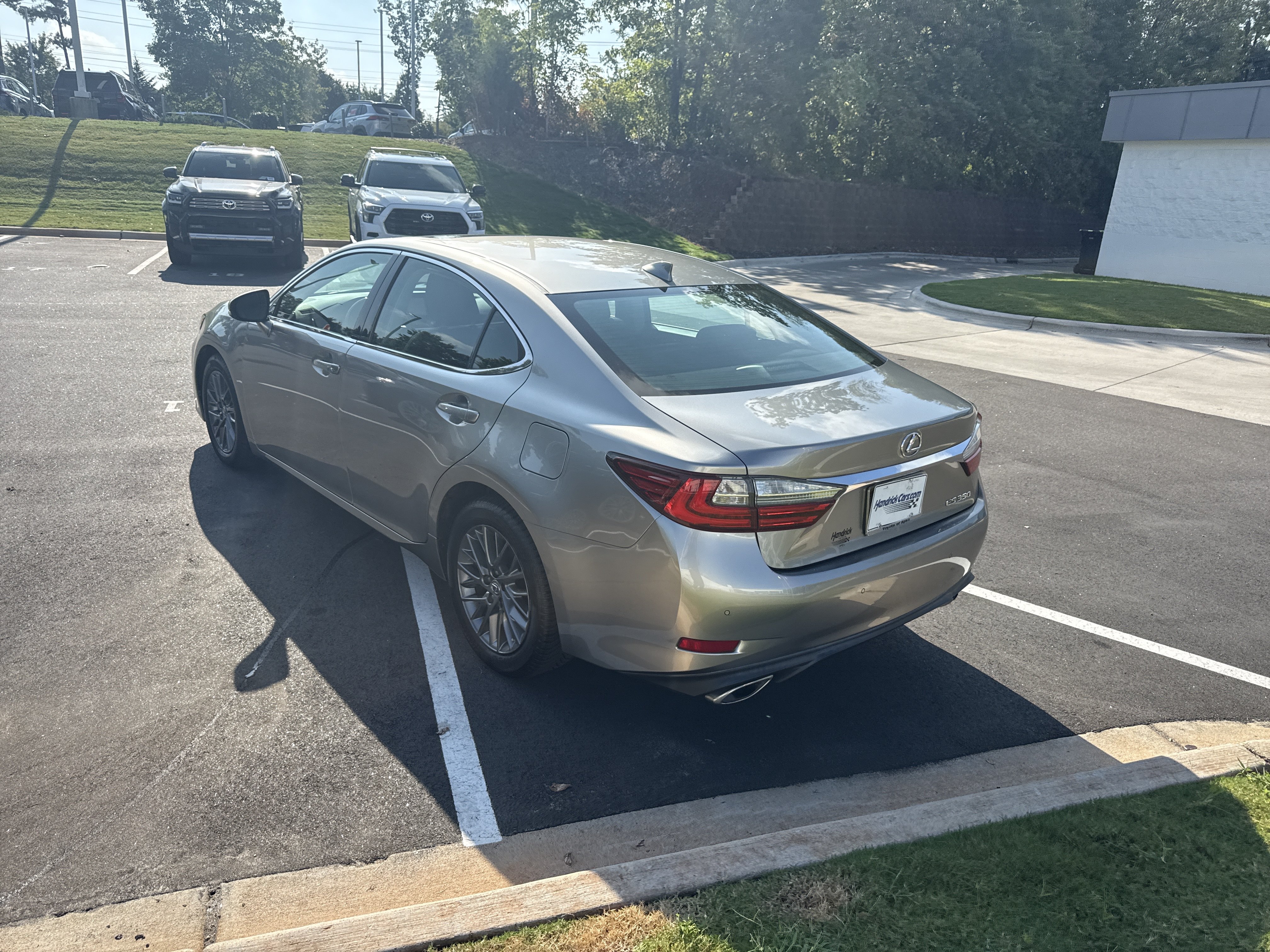 Used 2018 Lexus ES 350 w/ Navigation System Package FWD image 9