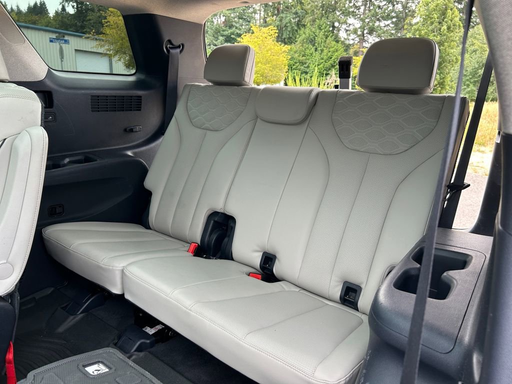 Used 2022 Hyundai Palisade Limited w/ Cargo Package image 36