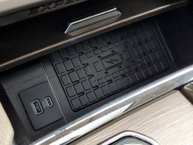 Used 2024 Ford Expedition Limited AWD/4WD image 25