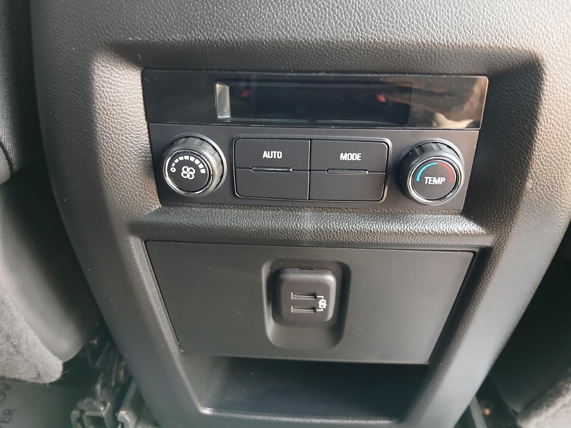 Used 2023 Chevrolet Traverse LT FWD image 21