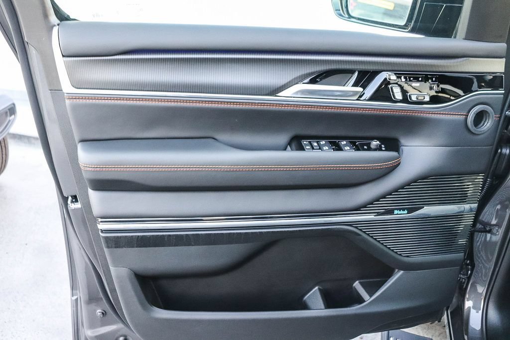 New 2026 Jeep Grand Wagoneer L Summit AWD/4WD image 25