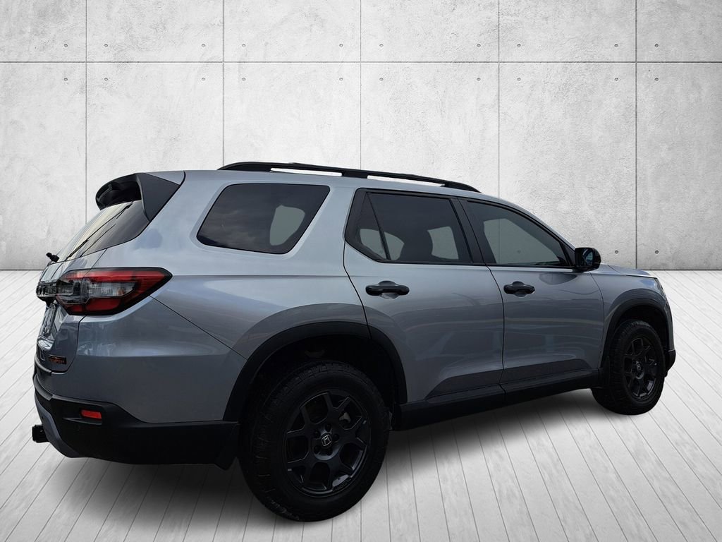 Used 2025 Honda Pilot TrailSport image 5