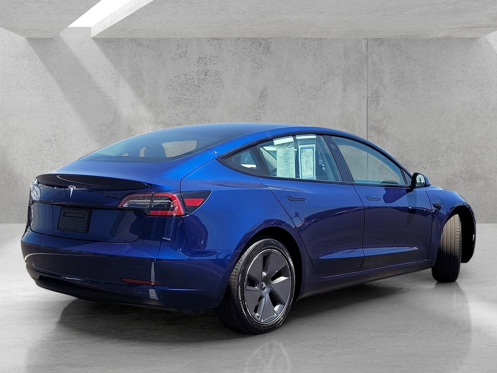 Used 2023 Tesla Model 3 Standard Range image 4