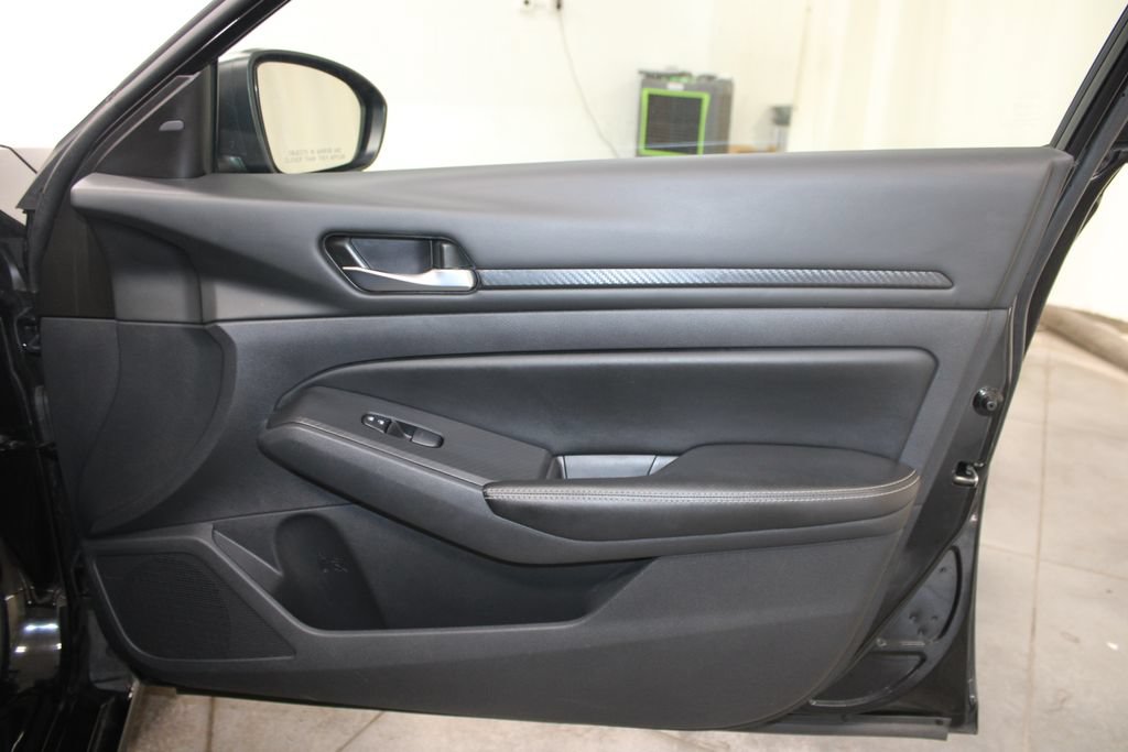 Used 2024 Nissan Altima 2.5 SV FWD image 37
