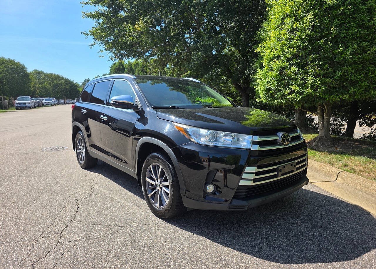 Used 2019 Toyota Highlander XLE AWD/4WD image 7