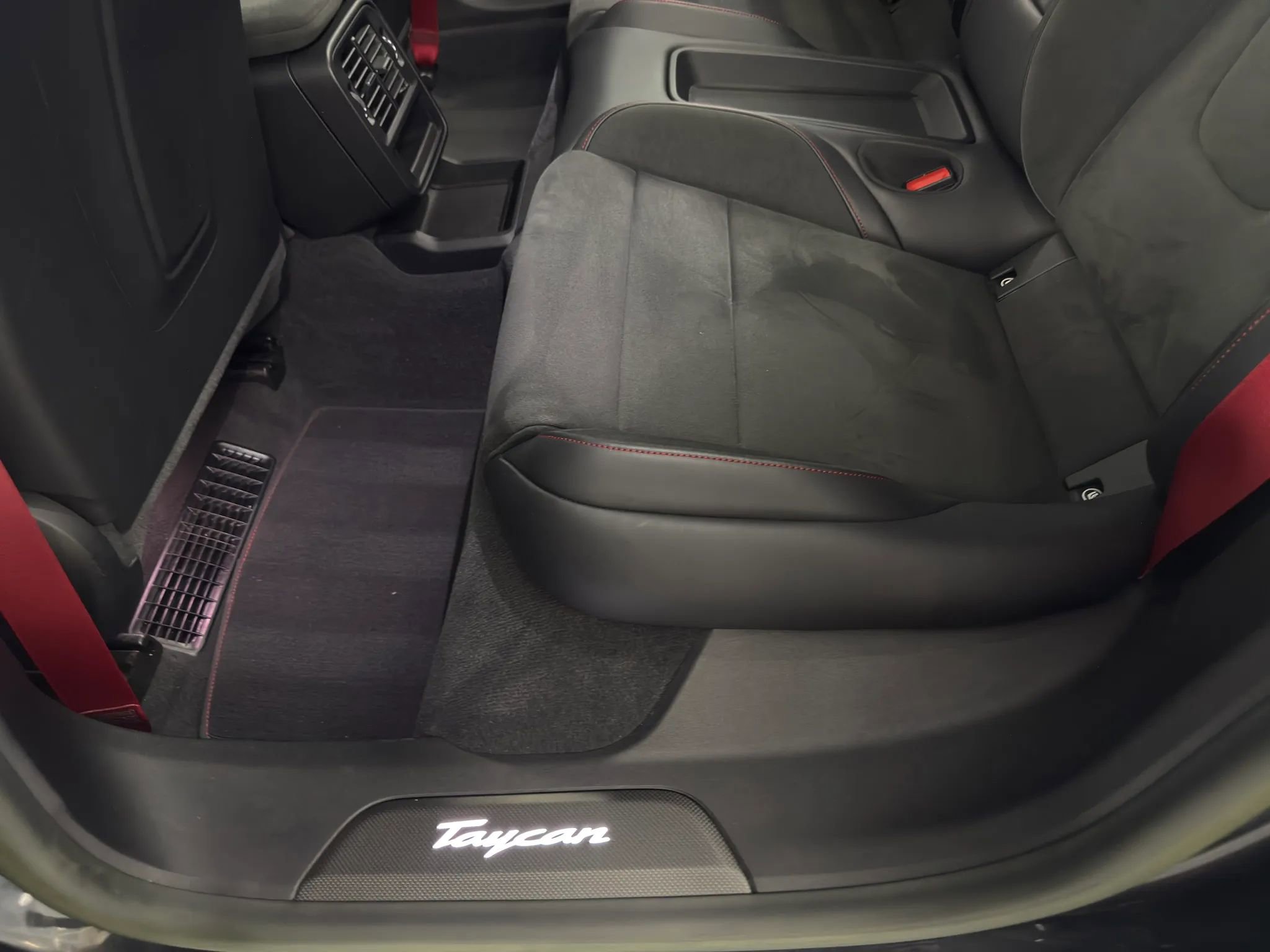 Used 2022 Porsche Taycan GTS AWD/4WD image 14