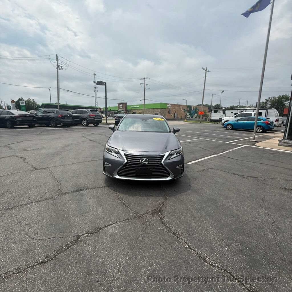 Used 2018 Lexus ES 350 w/ Luxury Package w/Wood Trim FWD image 4