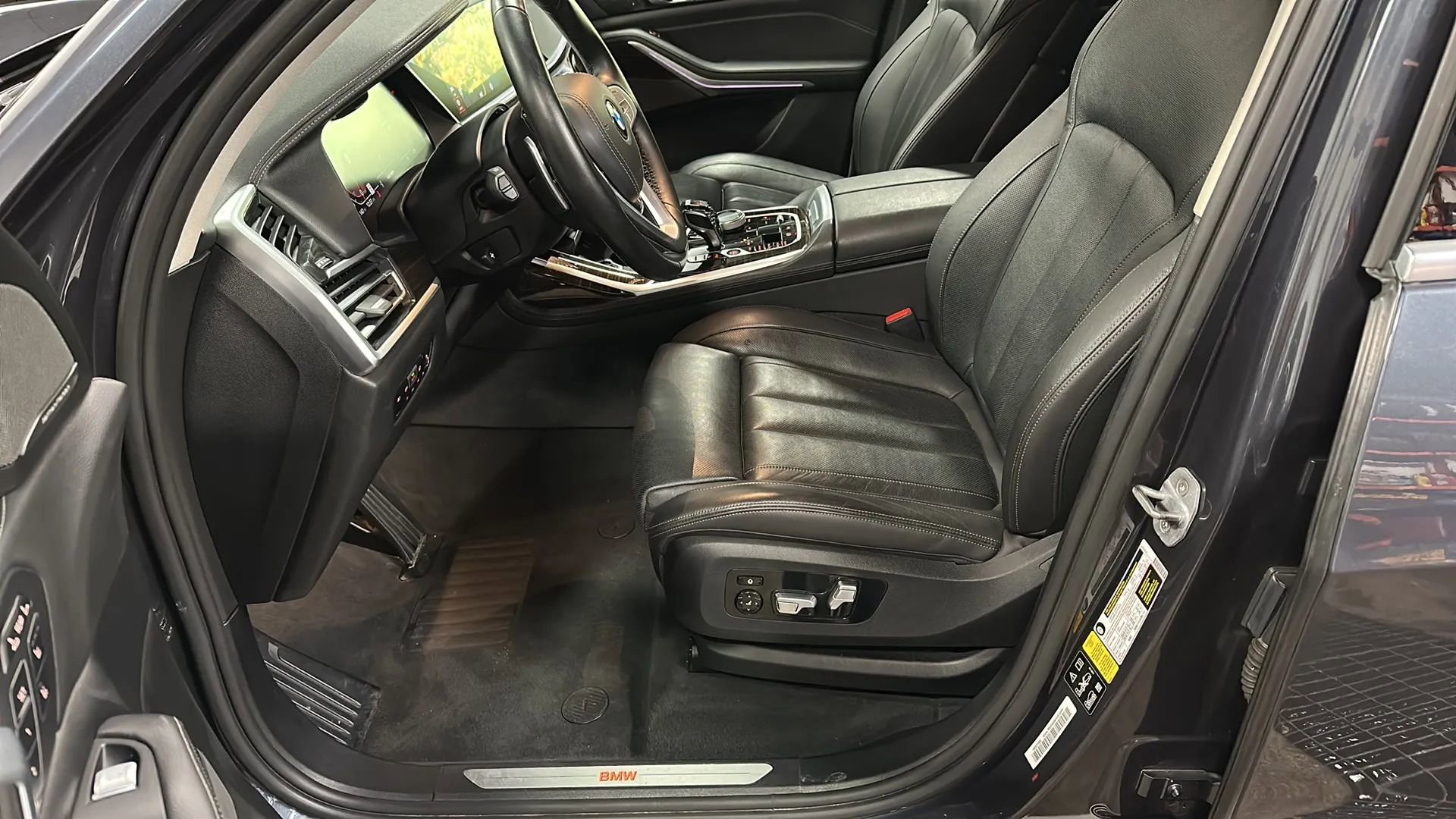 Used 2019 BMW X7 xDrive50i w/ Premium Package image 9