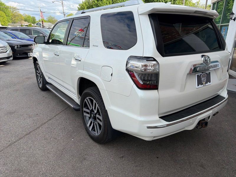 Used 2018 Toyota 4Runner Limited AWD/4WD image 7