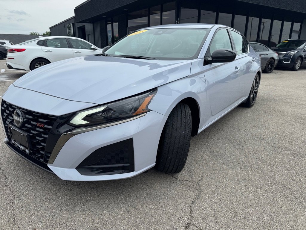 Used 2025 Nissan Altima 2.5 SR FWD image 4