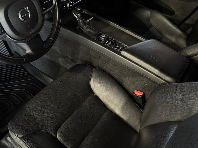 Used 2018 Volvo XC60 T5 Momentum w/ Convenience Package image 11