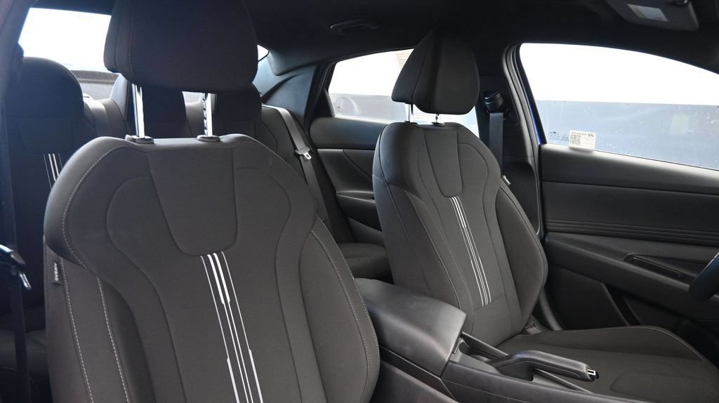 Certified 2025 Hyundai Elantra Sport FWD image 11