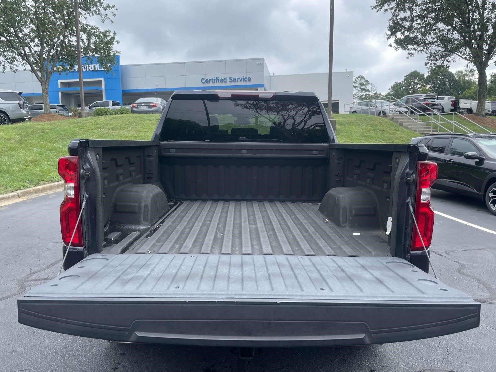 Used 2023 Chevrolet Silverado 1500 LT Trail Boss w/ LPO, Dark Essentials Package AWD/4WD image 8