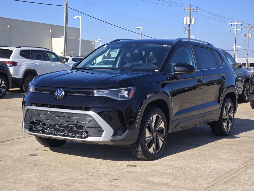 New 2026 Volkswagen Taos SE image 2