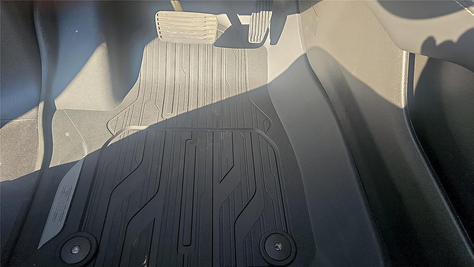 New 2026 GMC Yukon Elevation w/ LPO, Floor Liner Package AWD/4WD image 41