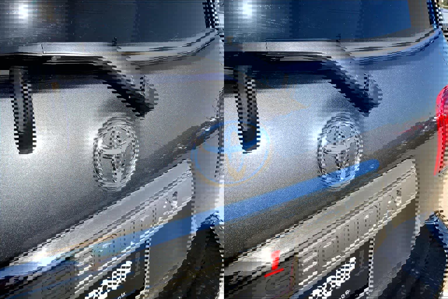 Used 2016 Toyota Sequoia Limited w/ Safety & Convenience Package image 31