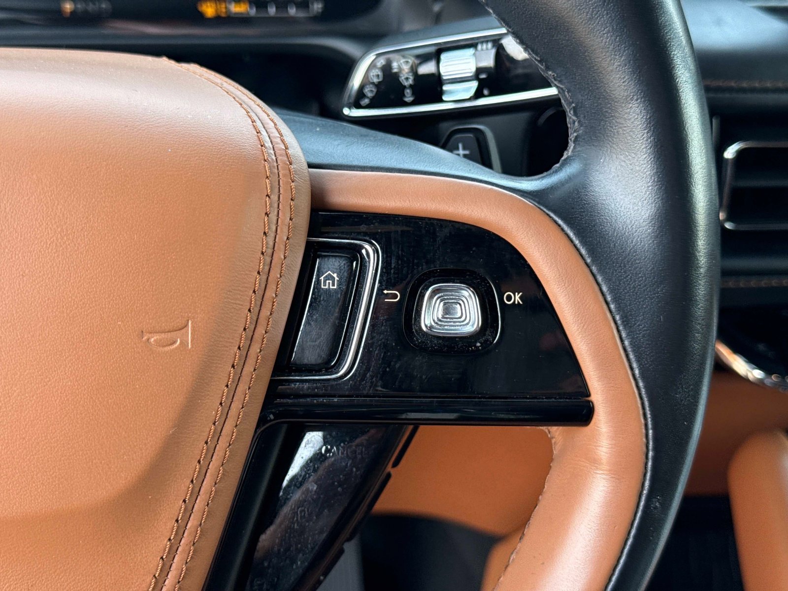 Used 2020 Lincoln Aviator Black Label w/ Class IV Trailer Tow Package image 32