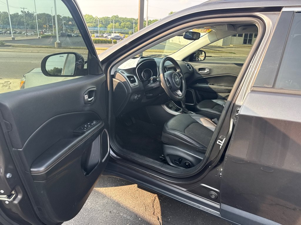 Used 2018 Jeep Compass Latitude w/ Popular Equipment Group AWD/4WD image 12