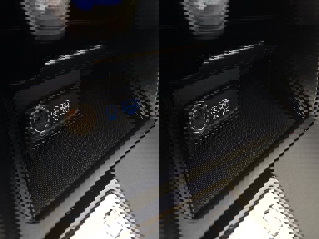 Used 2019 Genesis G70 2.0T Advanced image 34