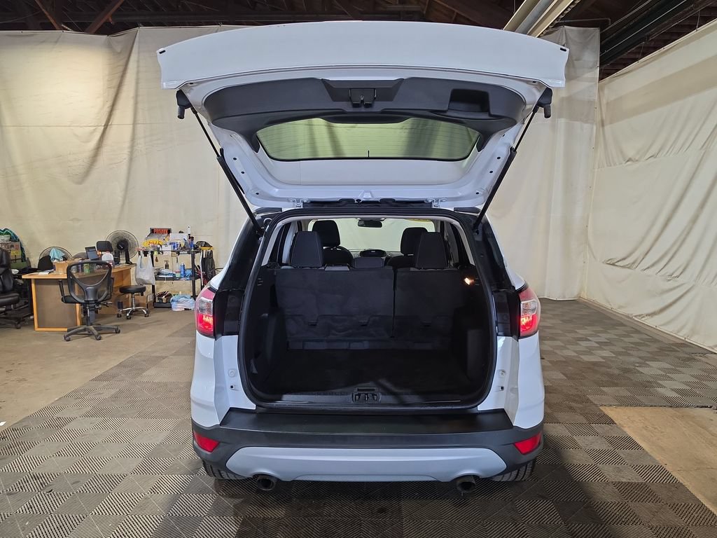 Used 2017 Ford Escape SE AWD/4WD image 19