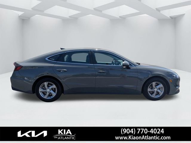 Used 2022 Hyundai Sonata SE w/ Cargo Package FWD image 2