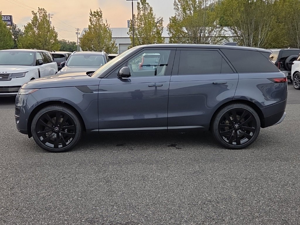 New 2025 Land Rover Range Rover Sport SE image 2