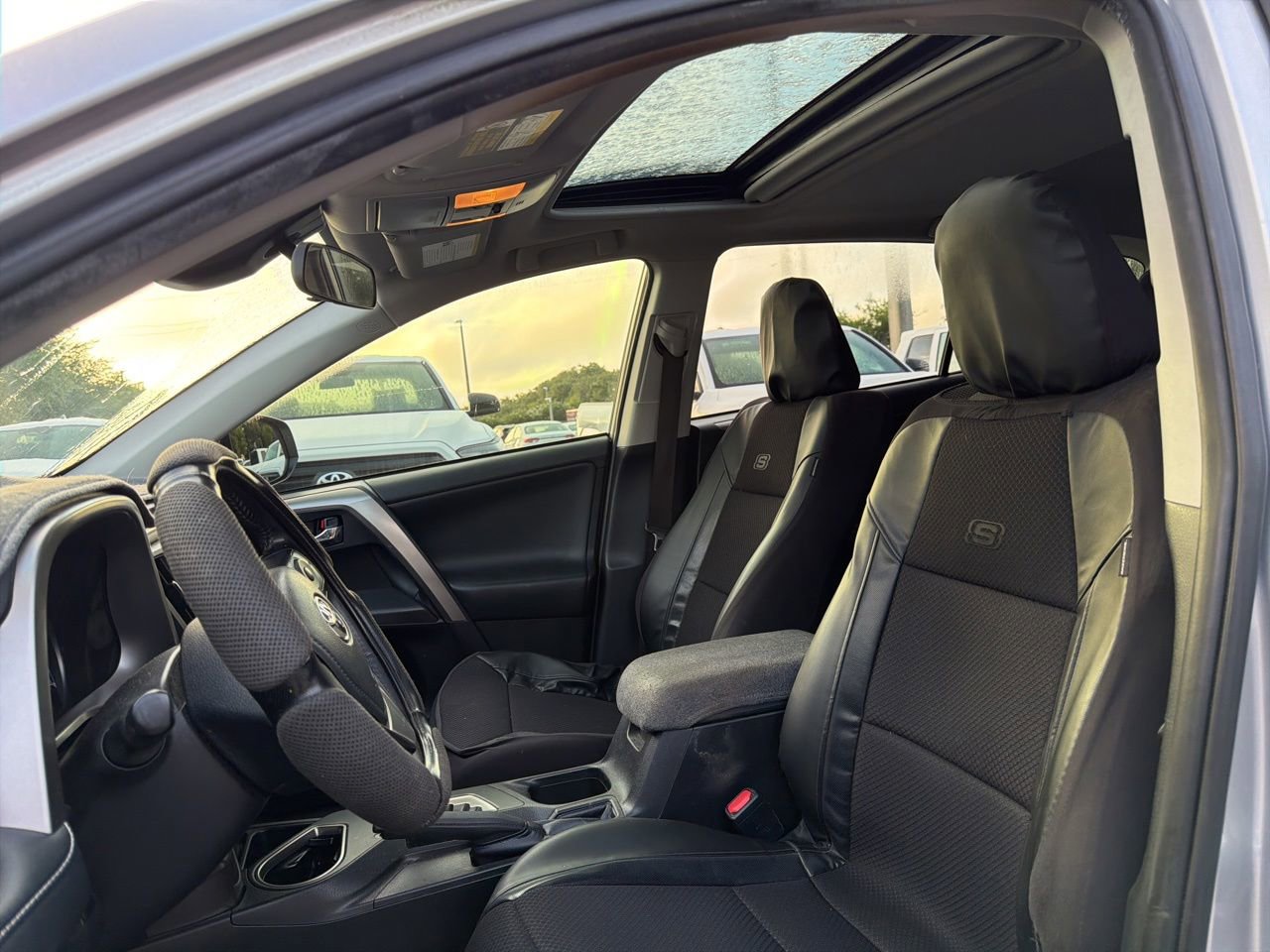 Used 2018 Toyota RAV4 XLE FWD image 9