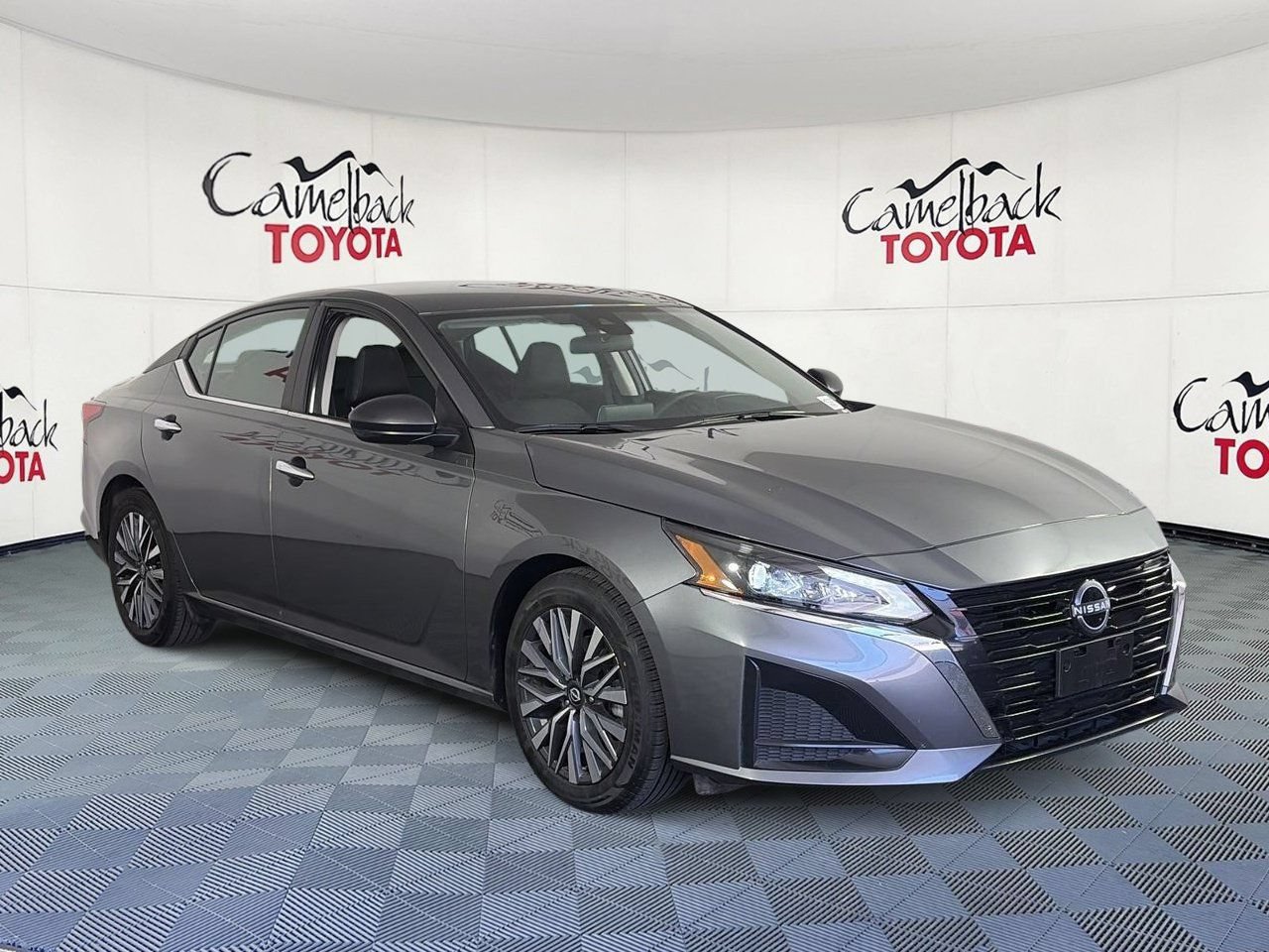 Used 2025 Nissan Altima 2.5 SV FWD image 3