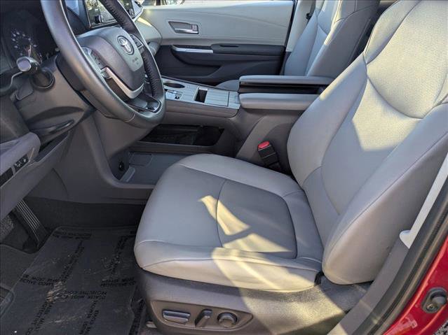 Used 2023 Toyota Sienna XLE FWD image 15