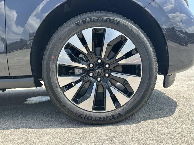 New 2027 Ford Expedition Max Platinum w/ Driver's Package AWD/4WD image 12