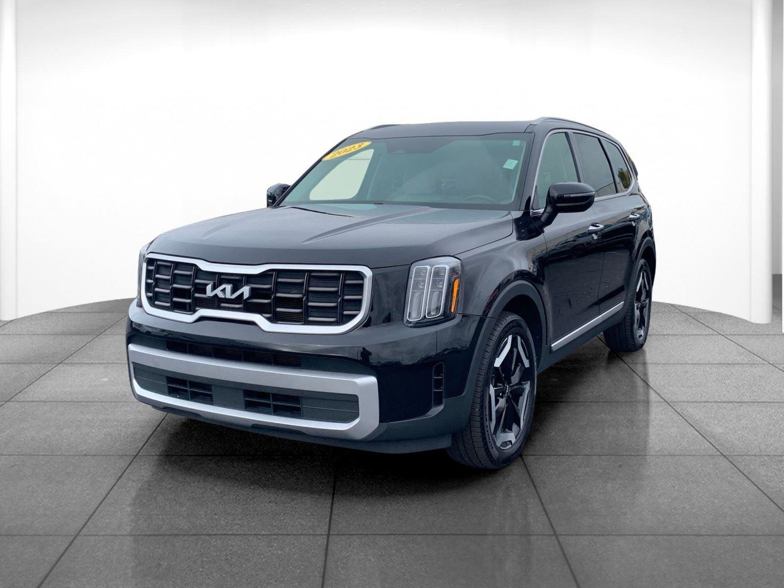 Used 2023 Kia Telluride S image 3