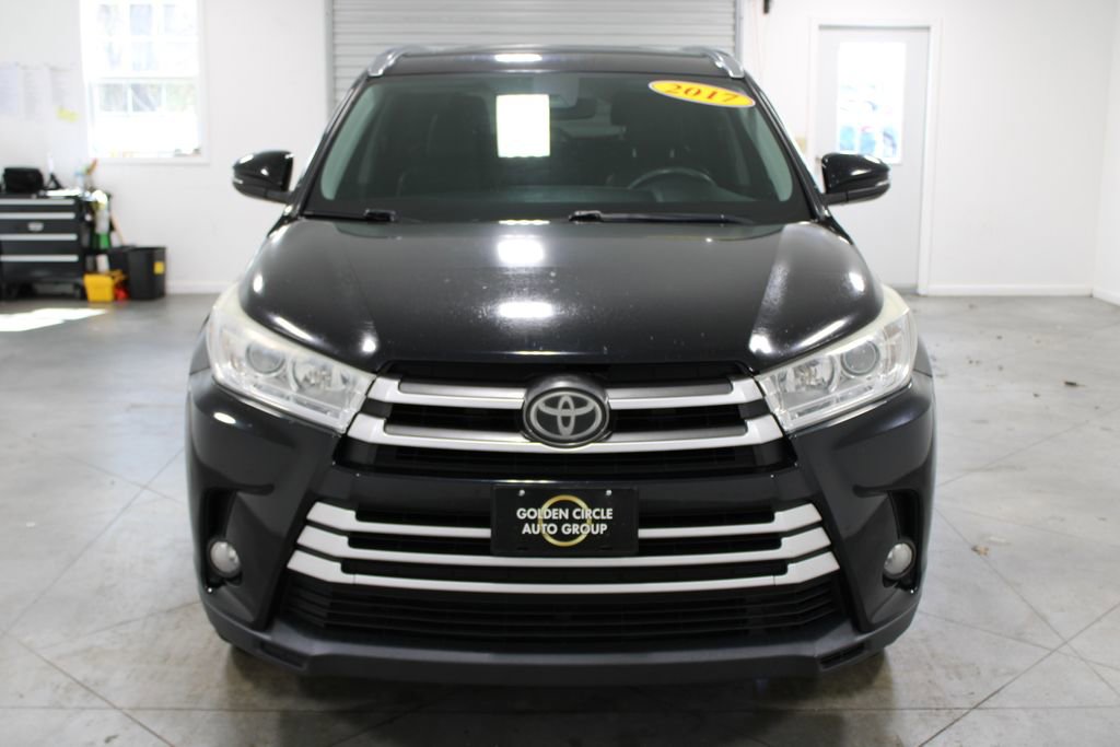 Used 2017 Toyota Highlander XLE image 3