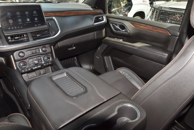 Used 2021 Chevrolet Tahoe High Country w/ Premium Package AWD/4WD image 14