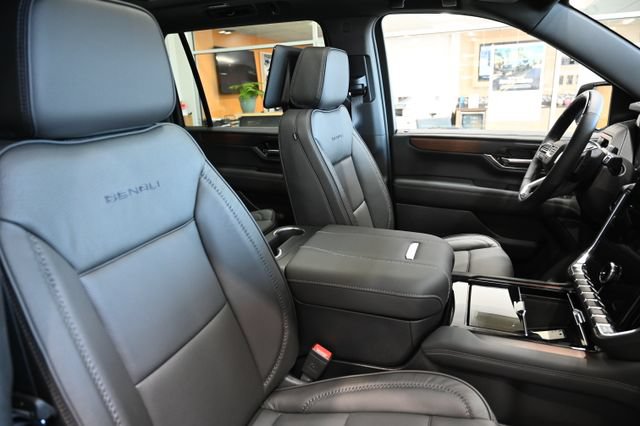 New 2026 GMC Yukon XL Denali w/ Denali Reserve Package AWD/4WD image 10