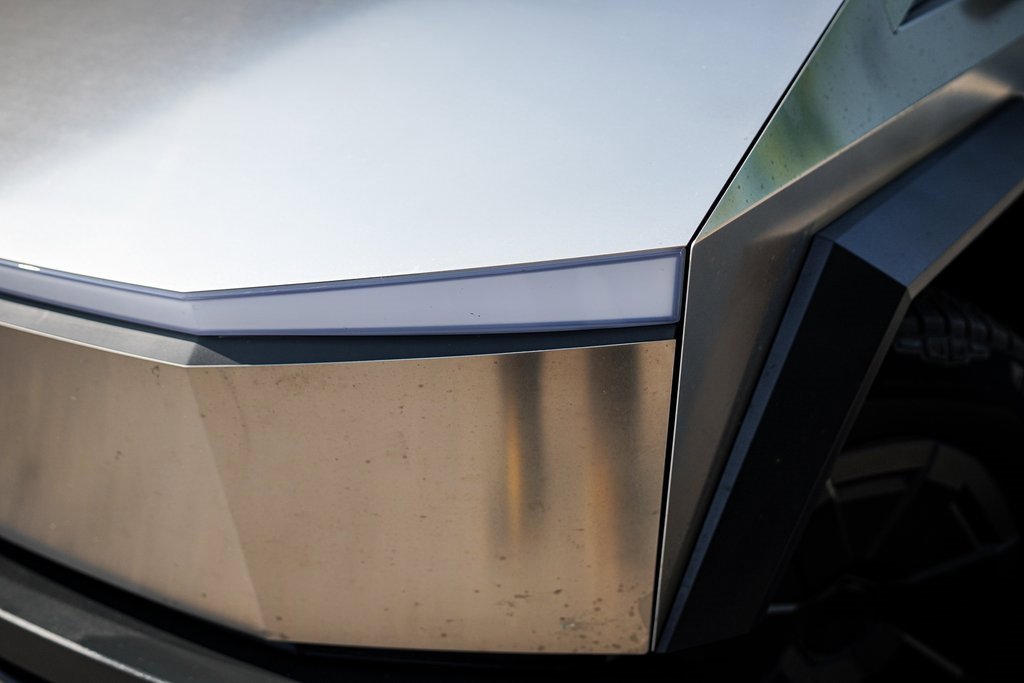 Used 2025 Tesla Cybertruck AWD Crew Cab image 3