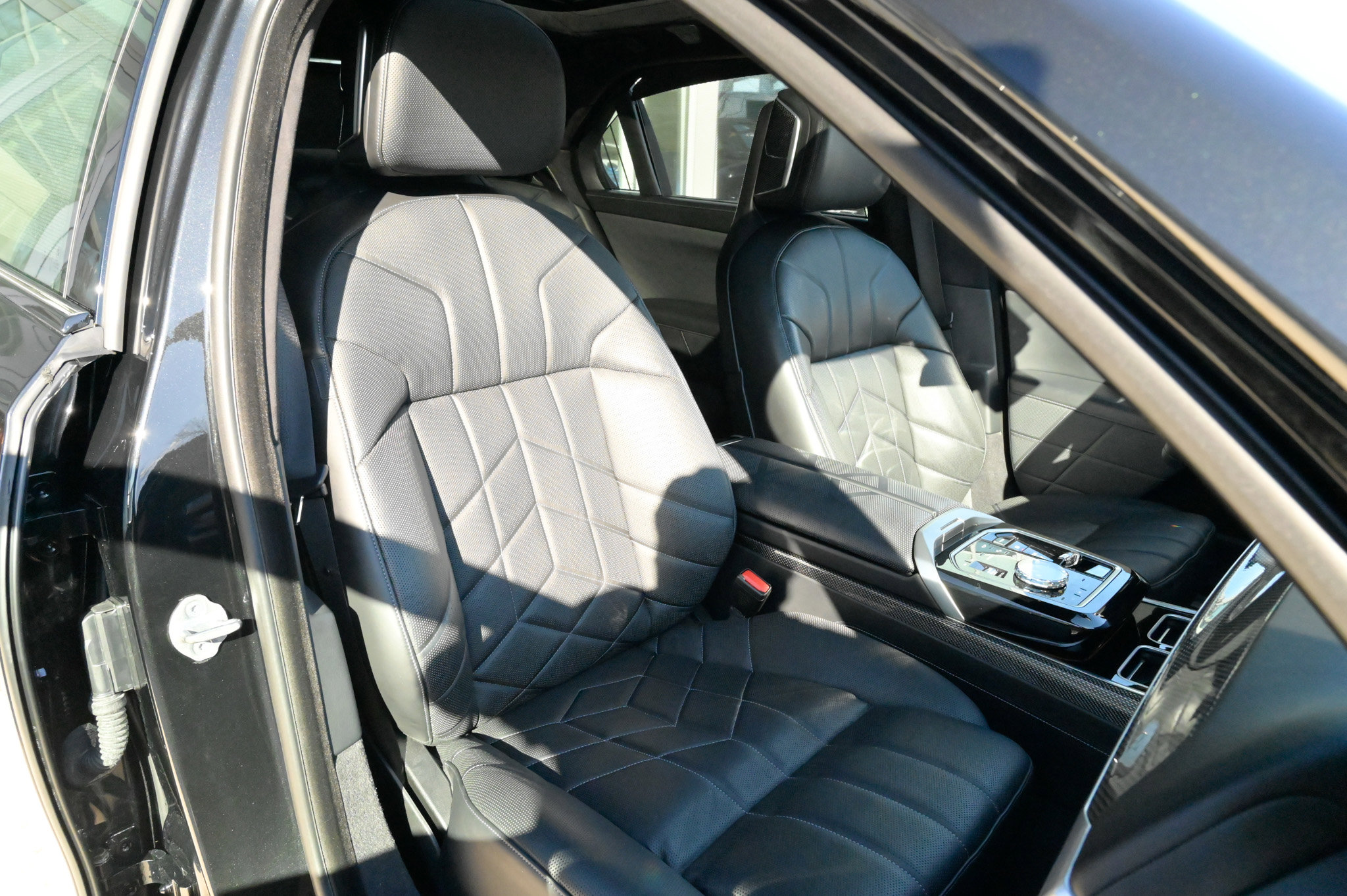 Used 2023 BMW 760i xDrive w/ Executive Package image 59