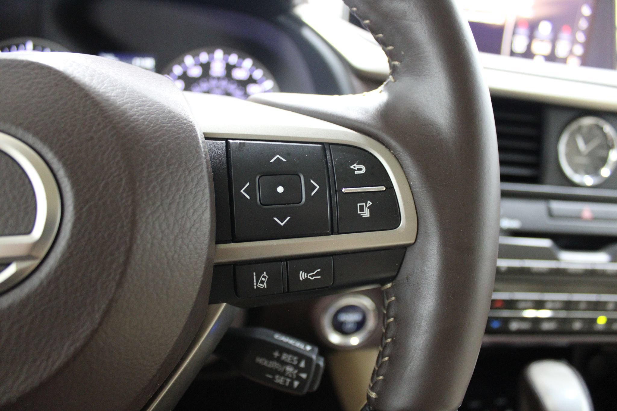 Used 2016 Lexus RX 450h AWD w/ Luxury Package image 40